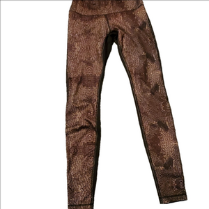 #102 Lululemon leggings black and gold b203